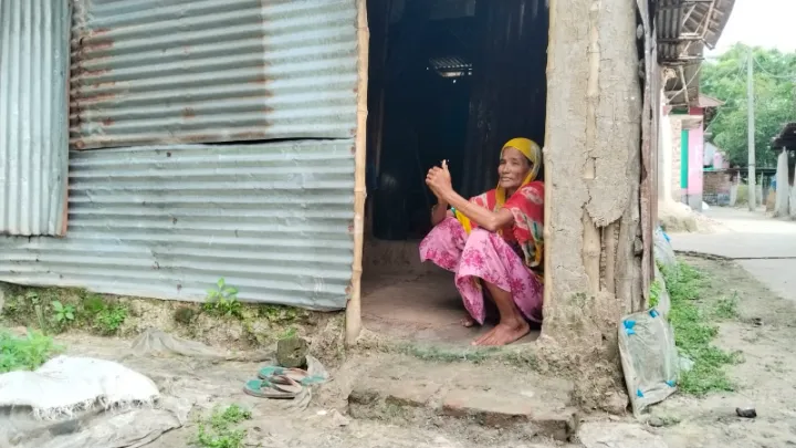 গরম-অন্ধকারের যুদ্ধে একা লিলিমন ২০ বছর বিদ্যুৎবিহীন জীবন